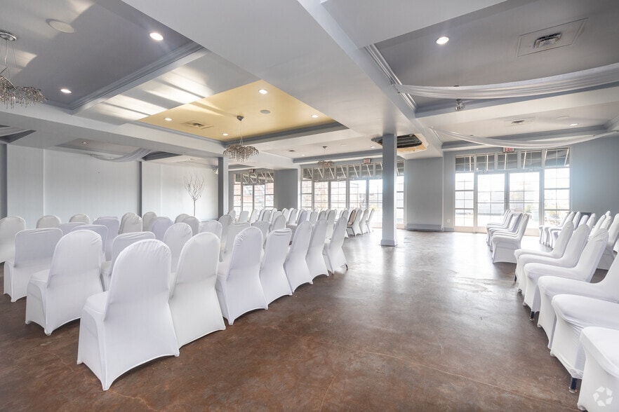 More Photos Of 212 S Elm St, Greensboro Loft Creative Space For Sale