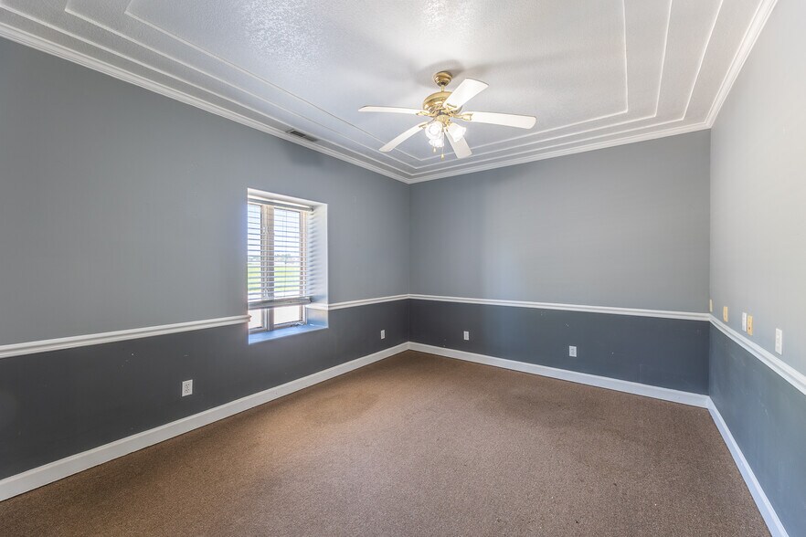 More Photos Of 602 E Outer Rd, Poplar Bluff Warehouse For Sale