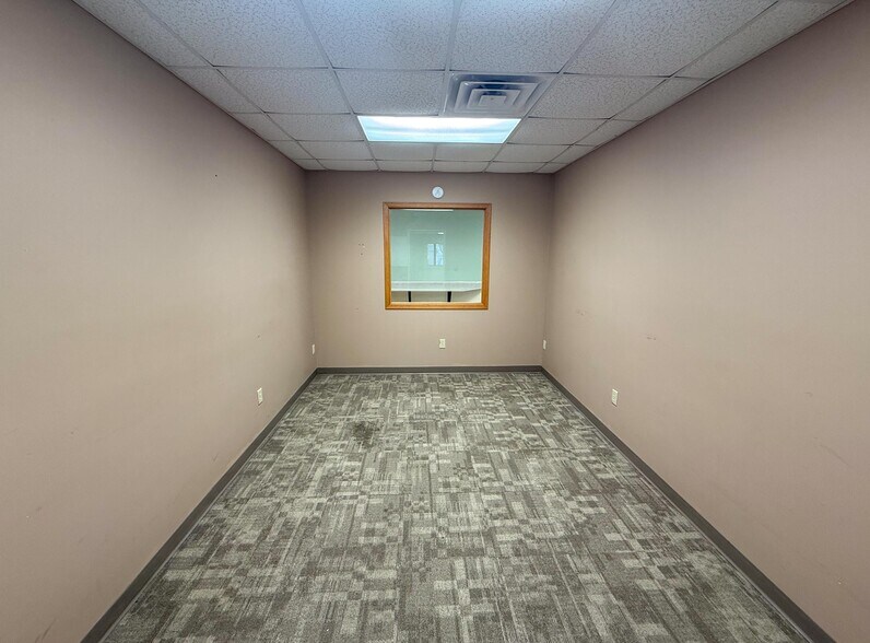 More Photos Of 3139 41st St NW, Rochester Office For Sale