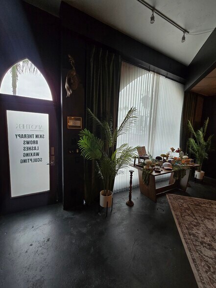 More Photos Of 511 E Balboa Blvd, Newport Beach Storefront Retail Residential For Lease