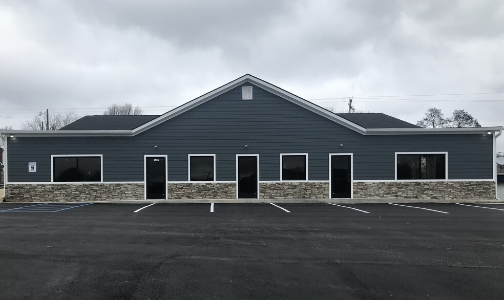 Primary Photo Of 1695 E Main St, Richmond Medical For Lease