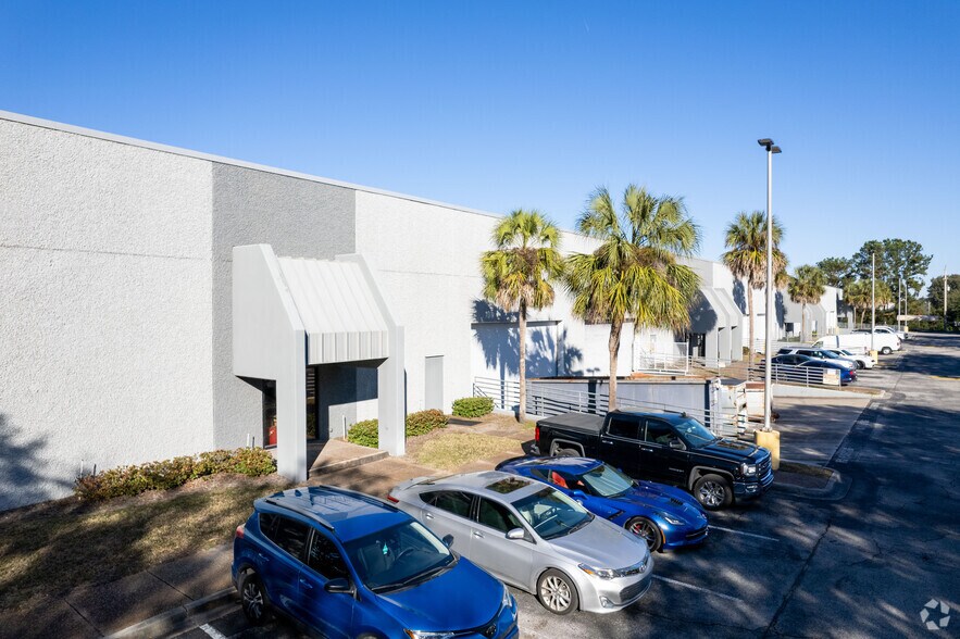 More Photos Of 9410 Parker Ave, Jacksonville Warehouse For Lease