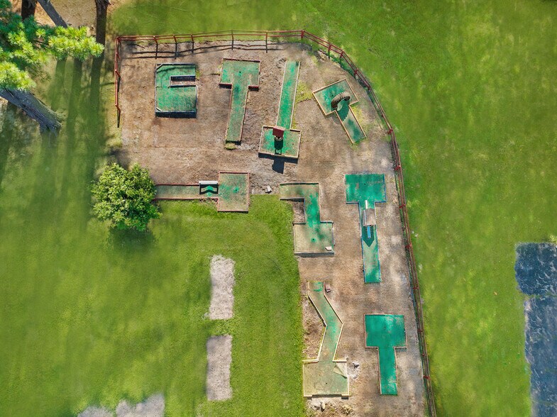 More Photos Of 425 Woodland Rd, Accord Trailer Camper Park For Sale