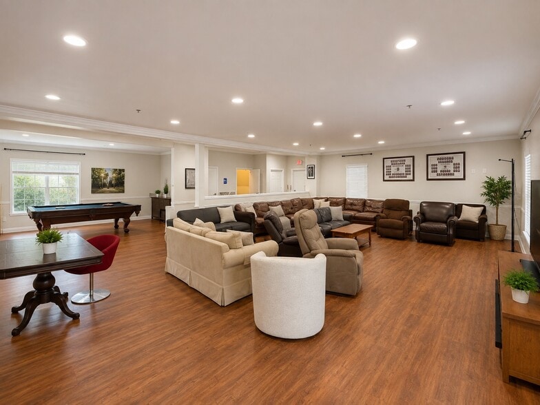 More Photos Of 250 Carriage Ct, Athens Sorority Fraternity House For Sale