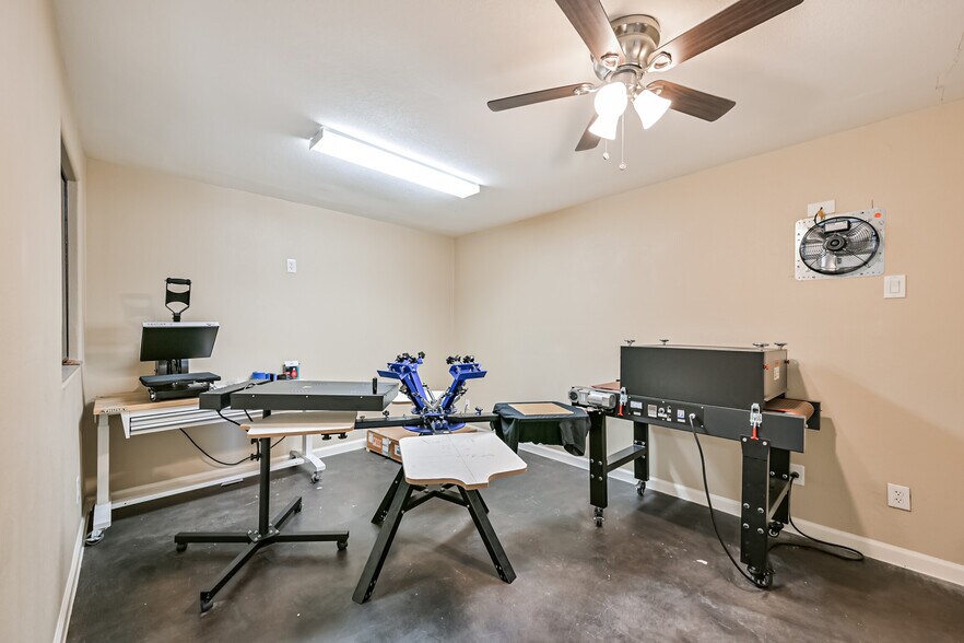 More Photos Of 2466 W Highway 6, Alvin Office Residential For Sale