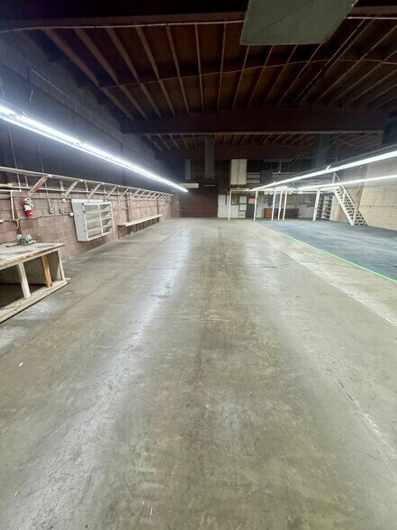 More Photos Of 3226 Franklin Ave, Riverside Manufacturing For Lease