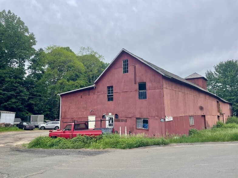 Primary Photo Of 31 Depot Pl, Unionville Auto Repair For Sale