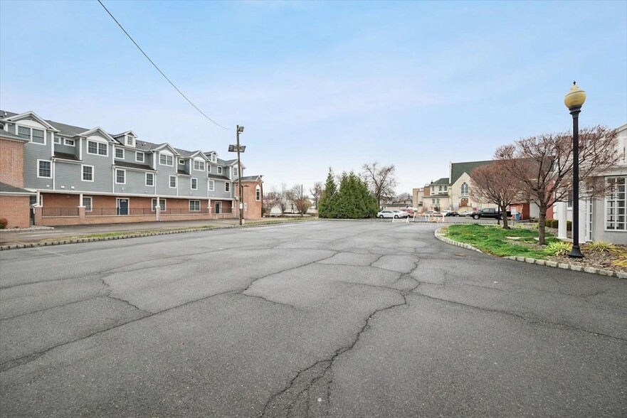More Photos Of 34 E Somerset St, Raritan Bank For Lease