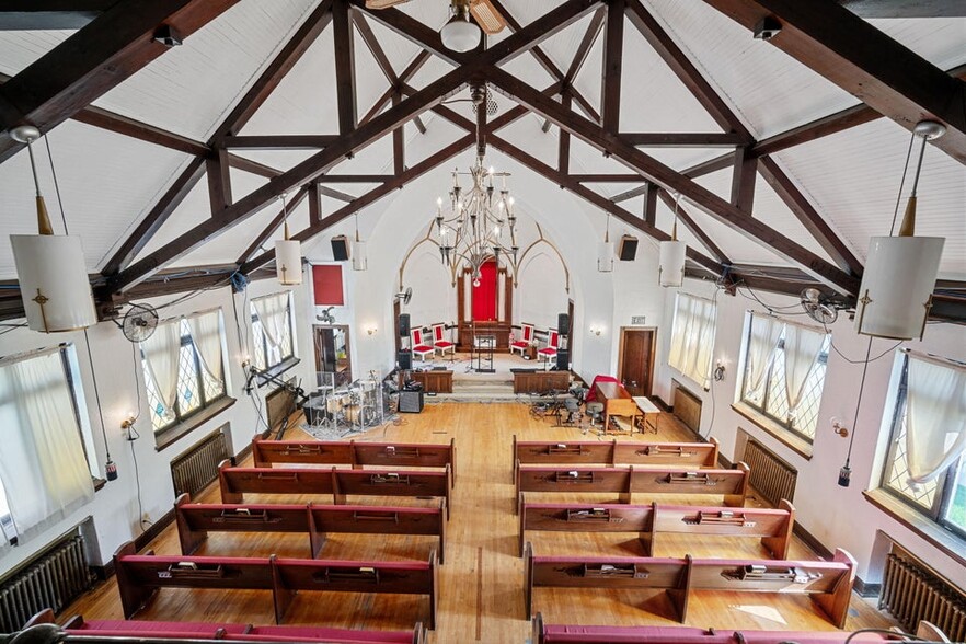 More Photos Of 1527 N Astor St, Milwaukee Religious Facility For Sale