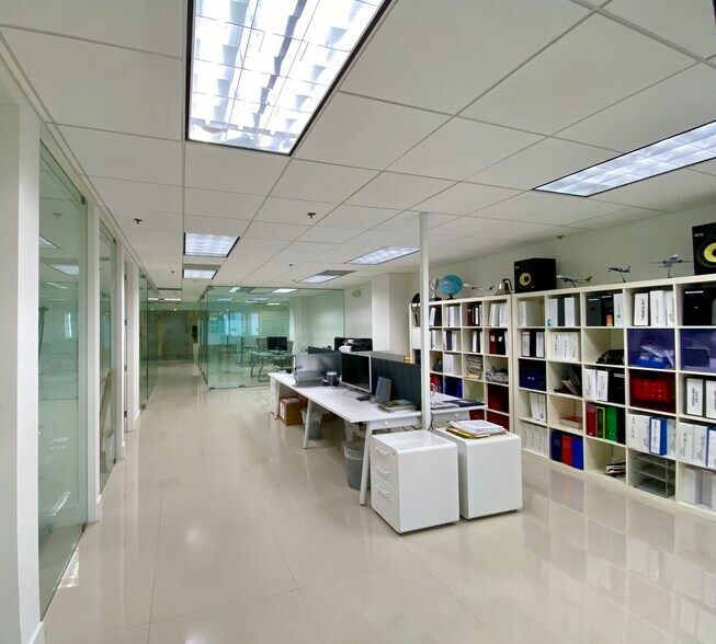More Photos Of 1000 Brickell Ave, Miami Office For Sale