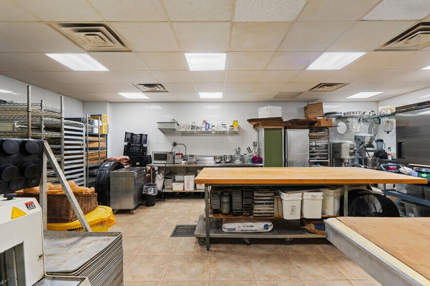 More Photos Of 2909-2911 E Commercial Blvd, Fort Lauderdale Storefront Retail Residential For Sale