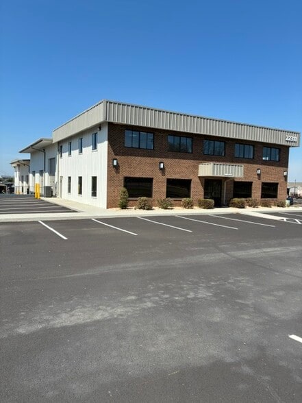 Primary Photo Of 22311 Shaw Rd, Sterling Flex For Lease