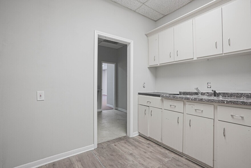 More Photos Of 14721 Pebble Bend Dr, Houston Medical For Lease