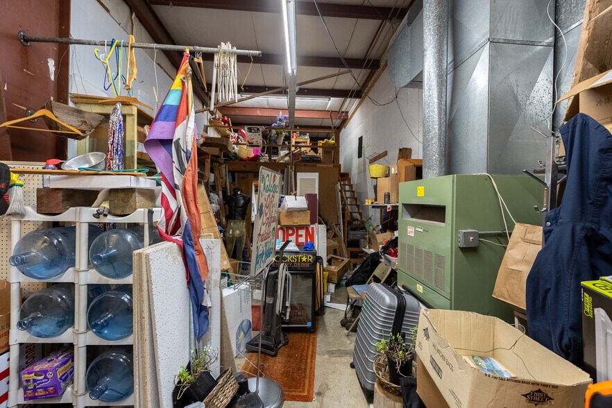 More Photos Of 3128 Ne Highway 101, Lincoln City Storefront For Sale