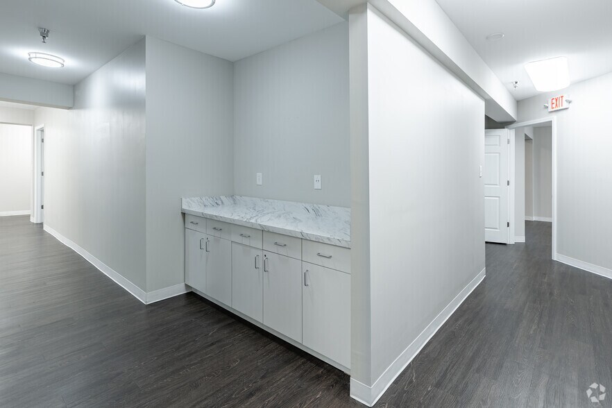 More Photos Of 1250 Upper Hembree Rd, Roswell Medical For Lease