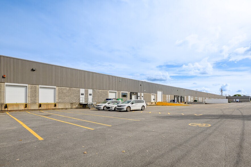More Photos Of 3339-3403 St Griffith, Saint-Laurent Warehouse For Lease