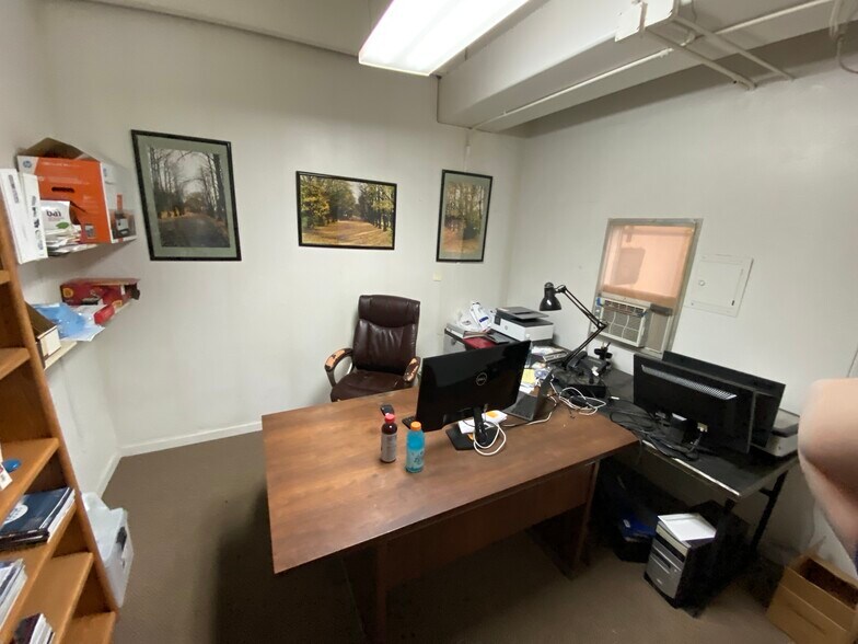 More Photos Of 3030-3040 S Vallejo St, Englewood Warehouse For Sale