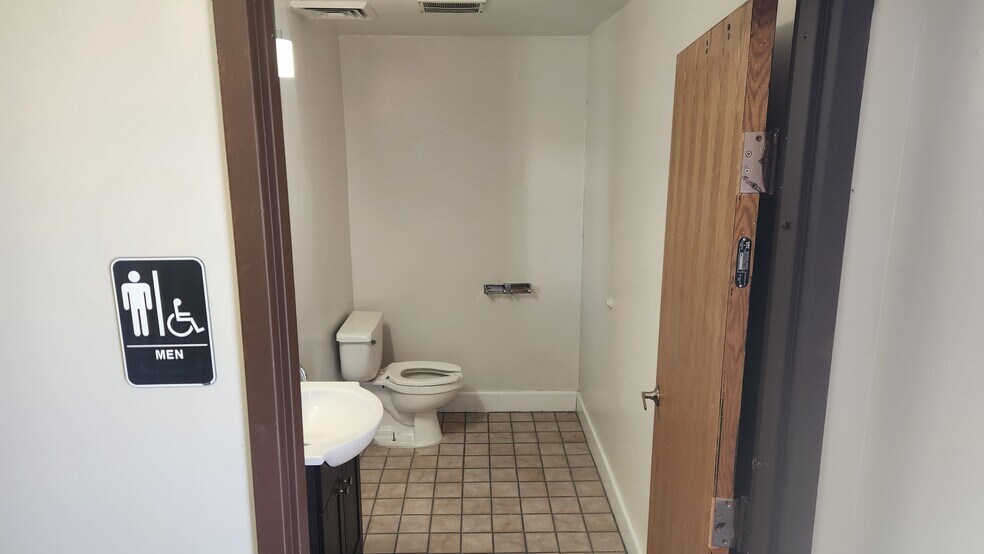 More Photos Of 380 W 7200 S, Midvale Hotel For Lease