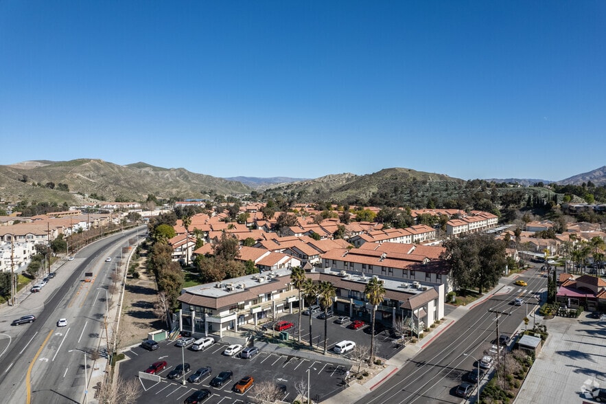 More Photos Of 18333 Dolan Way, Santa Clarita Storefront Retail Office For Lease