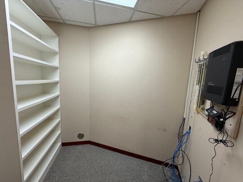 More Photos Of 39525 14 Mile Rd, Novi Medical For Lease