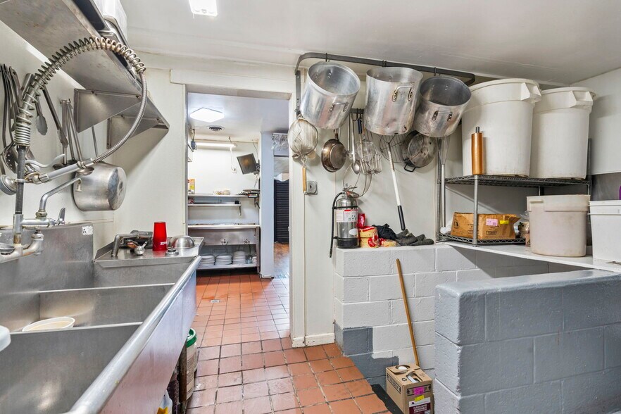 More Photos Of 1107-1109 W 76 Country Blvd, Branson General Retail For Sale