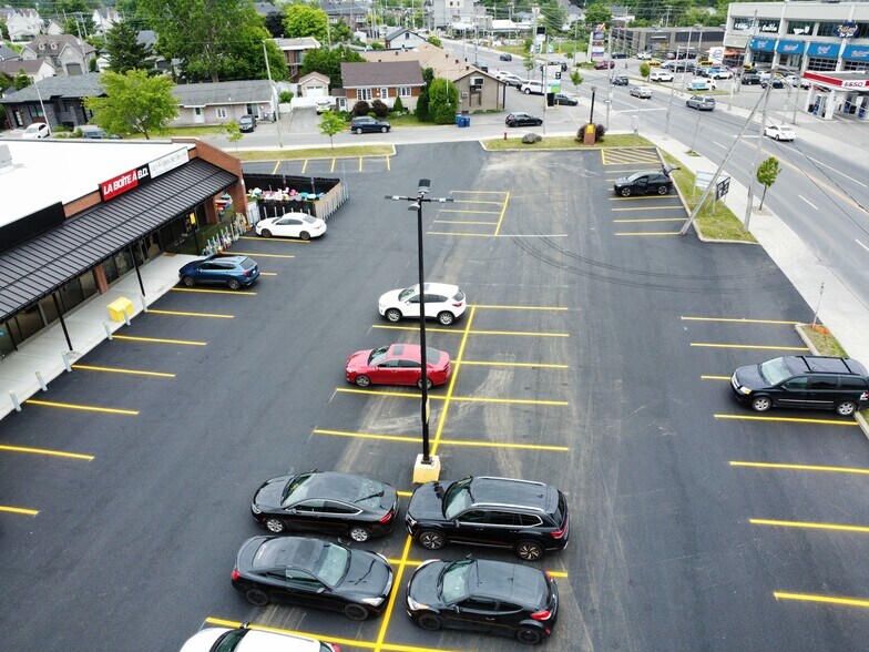 More Photos Of 5555 Boul Des Laurentides, Laval General Retail For Lease