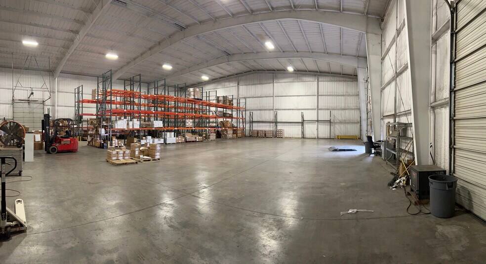 More Photos Of 3540 Shelby Ln, Denton Warehouse For Lease