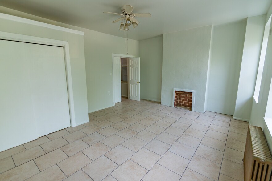 More Photos Of 11 S Broadway, Baltimore Apartments For Sale
