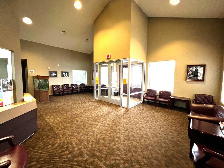 More Photos Of 1325 W Northwest Hwy, Grapevine Medical For Sale