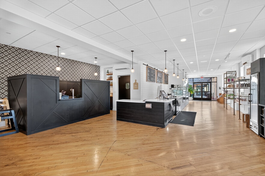 More Photos Of 51 N Main St, Manheim General Retail For Sale