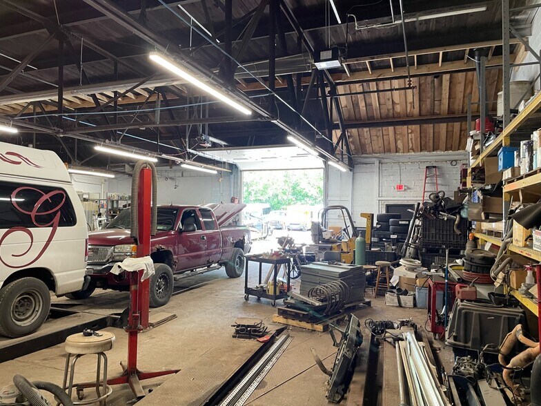 More Photos Of 1427-1431 Valley Dr, Syracuse Warehouse For Sale