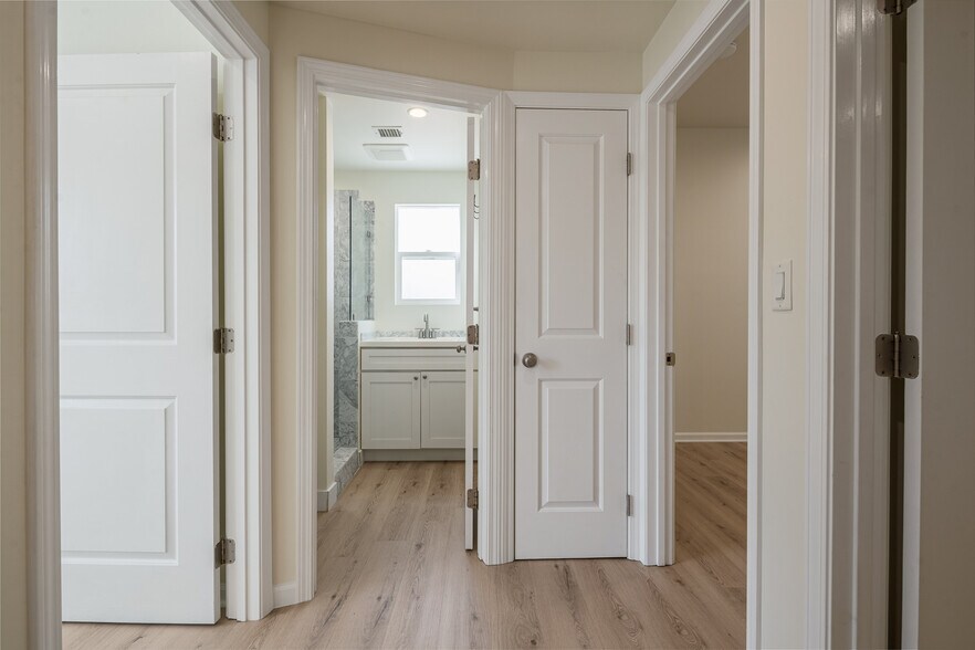 More Photos Of 1271 S Sycamore Ave, Los Angeles Apartments For Sale