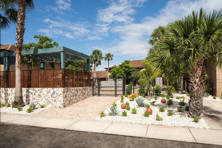 More Photos Of 7011 San Ramon Pl, Tampa Apartments For Sale