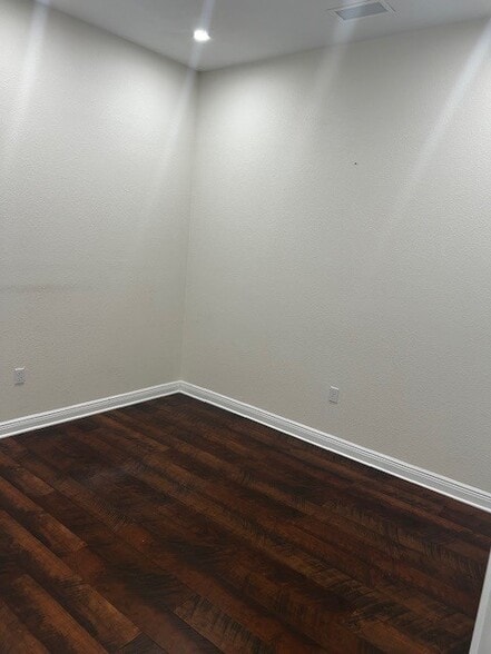 More Photos Of 618 SW 3rd St, Cape Coral Office For Lease
