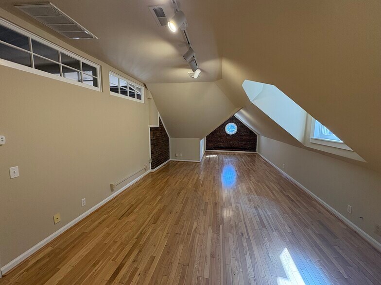 More Photos Of 143 4th Ave N, Franklin Loft Creative Space For Lease