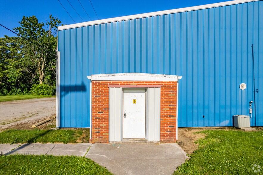 More Photos Of 1100 N Main St, Fostoria Warehouse For Sale