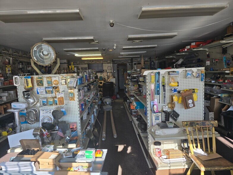 More Photos Of 822 W Main St, Crisfield Storefront Retail Residential For Sale