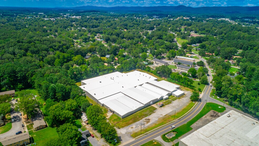 More Photos Of 1318 Underwood St, Dalton Warehouse For Lease