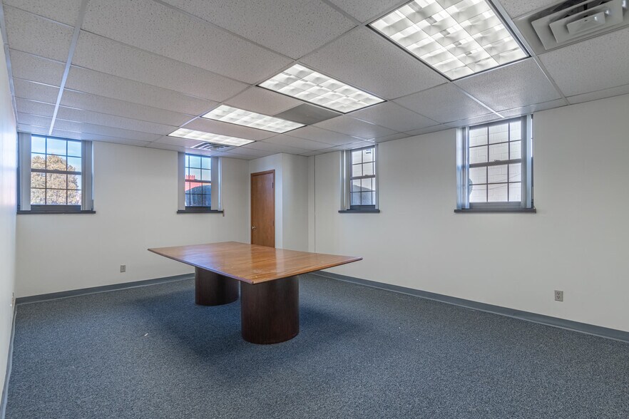 More Photos Of 1130 Vester Ave, Springfield Medical For Lease