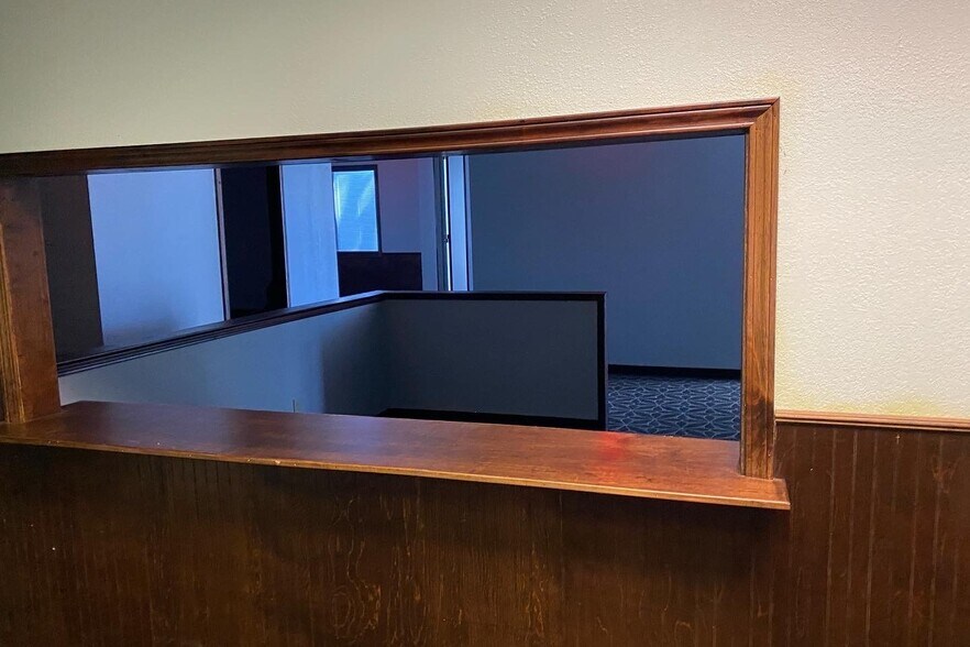 More Photos Of 16850 Saturn Ln, Houston Office For Lease