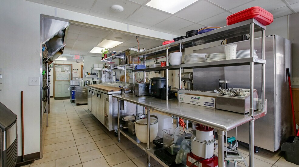 More Photos Of 613 E La Salle Ave, Barron Restaurant For Sale