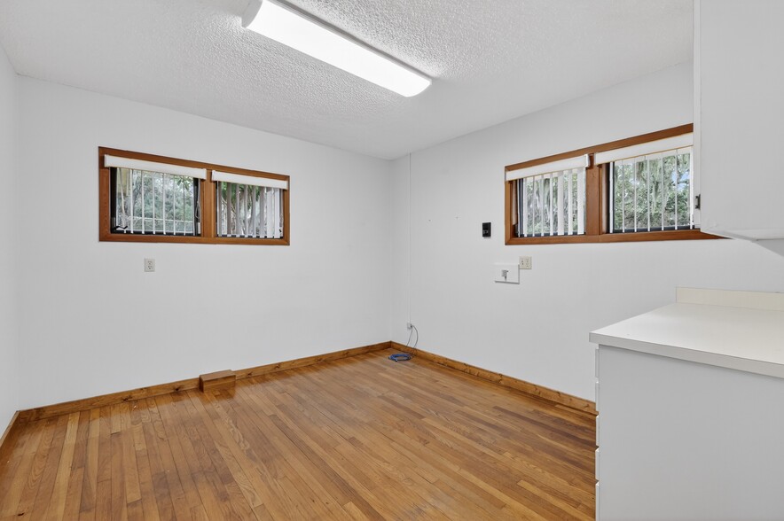 More Photos Of 708 Lee St, Leesburg Office For Lease