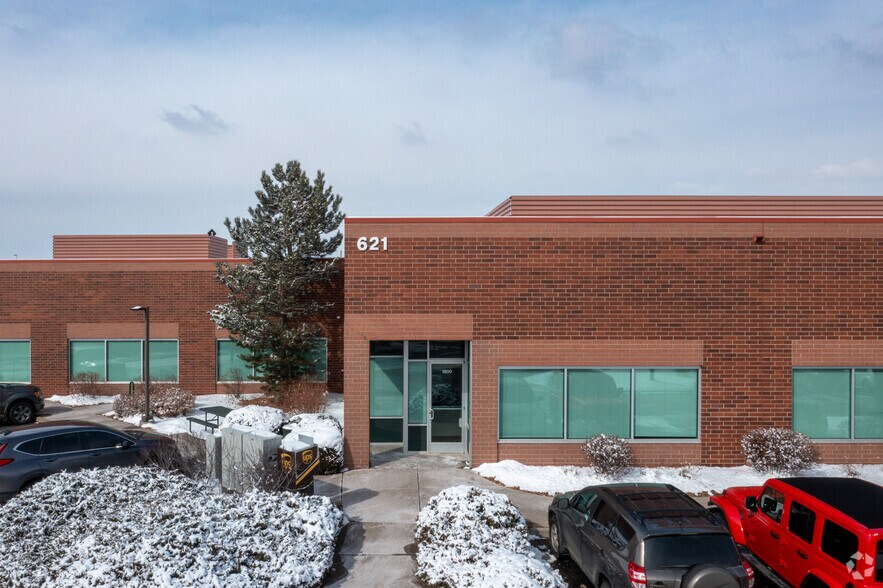 More Photos Of 621 Southpark Dr, Littleton Showroom For Lease