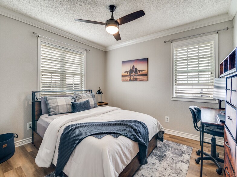 More Photos Of 1840 County Road 4309 N, Greenville Flex For Sale