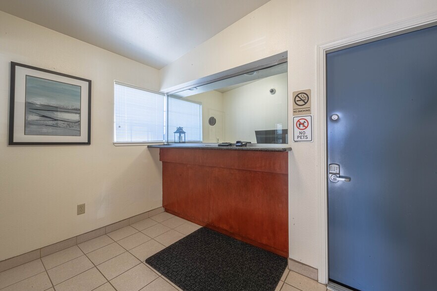 More Photos Of 6 S Wood St, Salinas Hotel For Sale