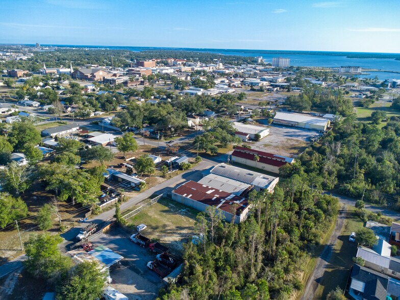 More Photos Of 414 W 8th St, Panama City Distribution For Lease