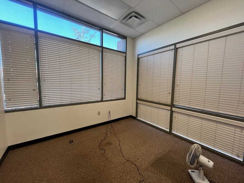 More Photos Of 6677 W Thunderbird Rd, Glendale Medical For Sale