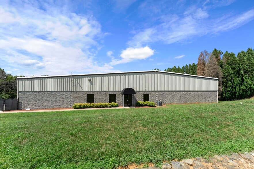 More Photos Of 152 S Iredell Industrial Park Rd, Mooresville Light Manufacturing For Lease