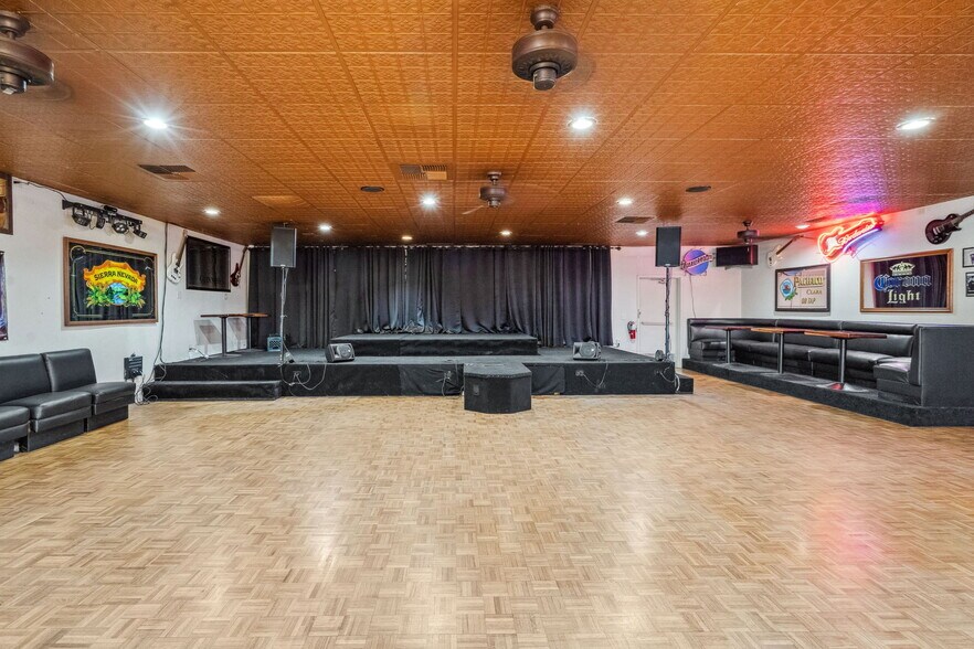 More Photos Of 5861 Feather River Blvd, Olivehurst Bar For Sale