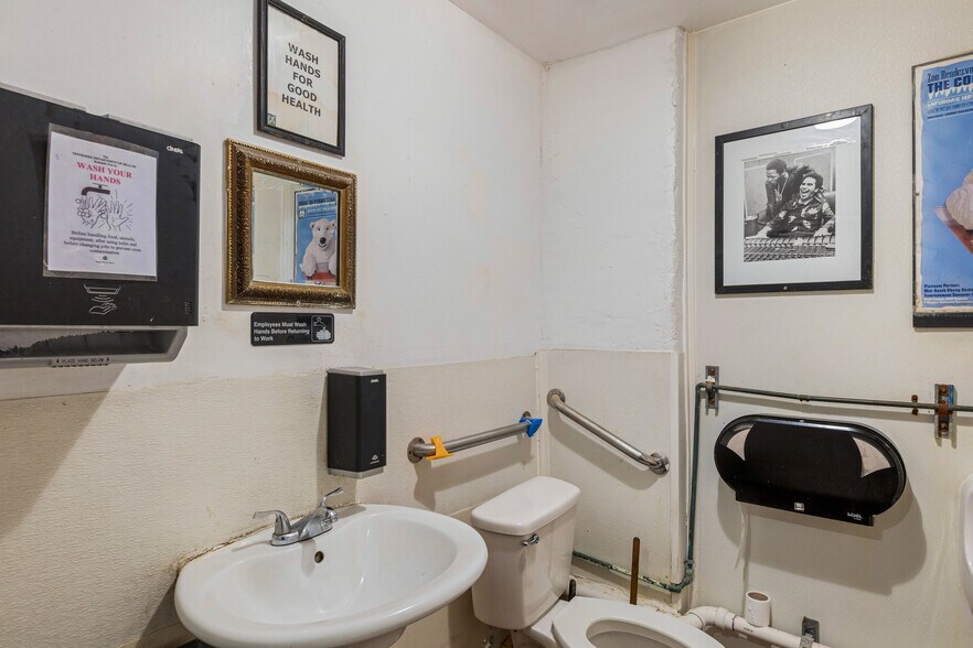 More Photos Of 346 N Main St, Memphis Restaurant For Sale